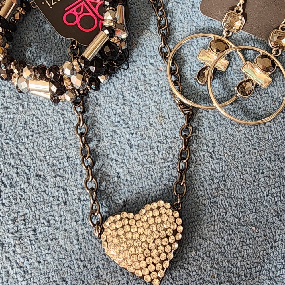Jewelry - Picture 2 of 4